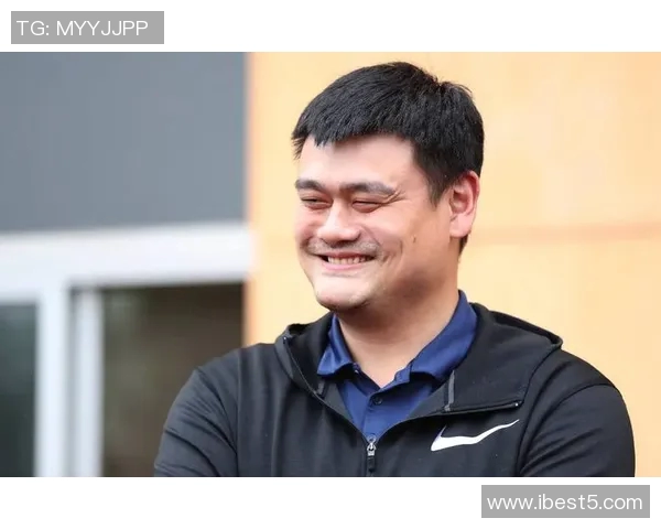 姚明带伤坚持比赛展现不屈精神引发球迷热议