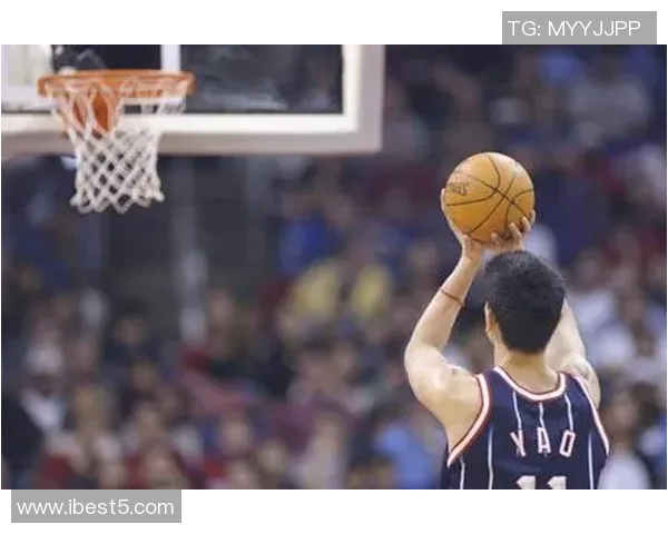姚明杀扣震撼全场篮球盛宴展现巨人风采与力量之美