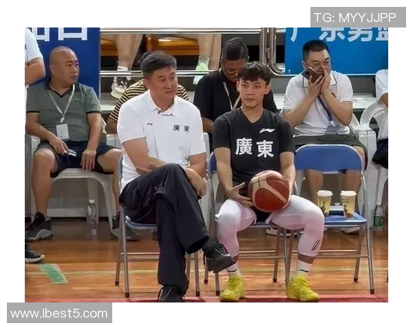 湖人队主教练杜锋将带领球队挑战辽宁队,燃爆比赛前的激烈火草!